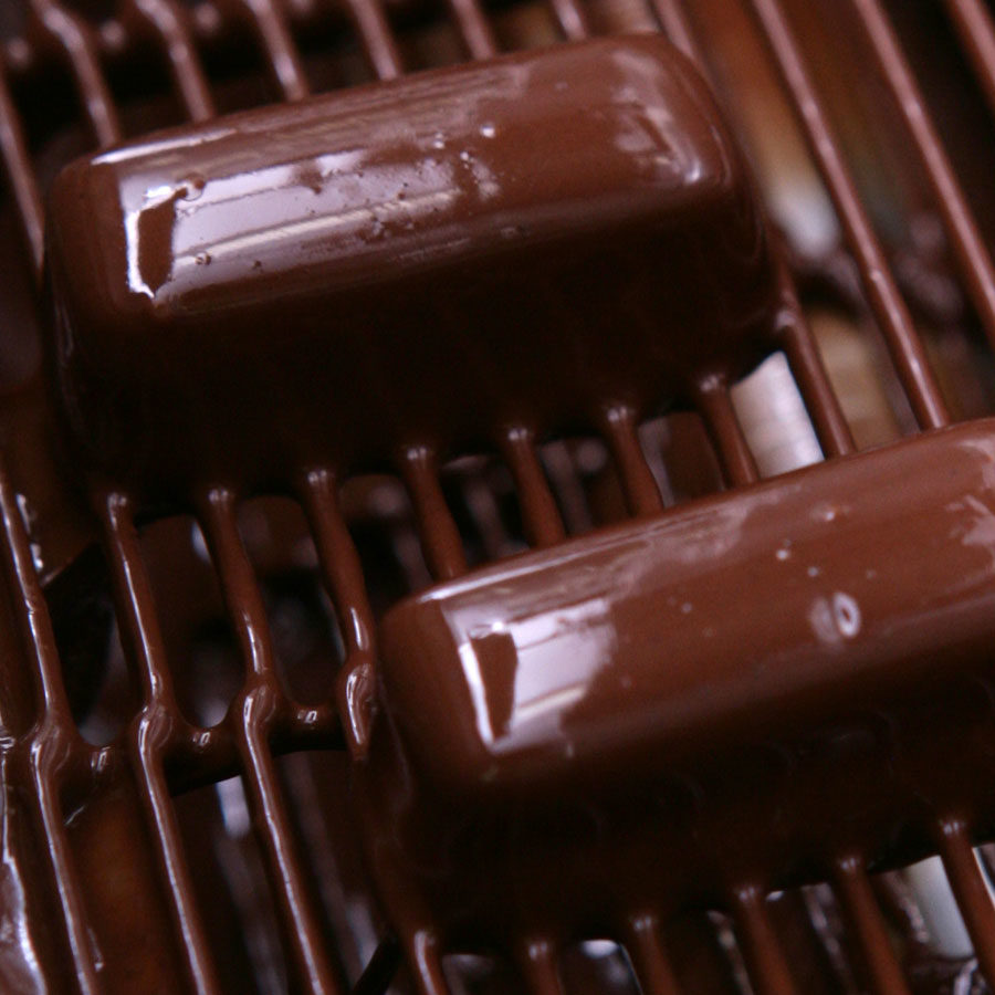 Enrobage de nos bonbons chocolat